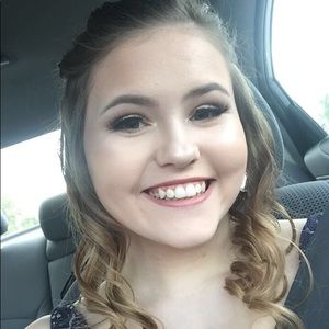 Meet your Posher, Alexis
